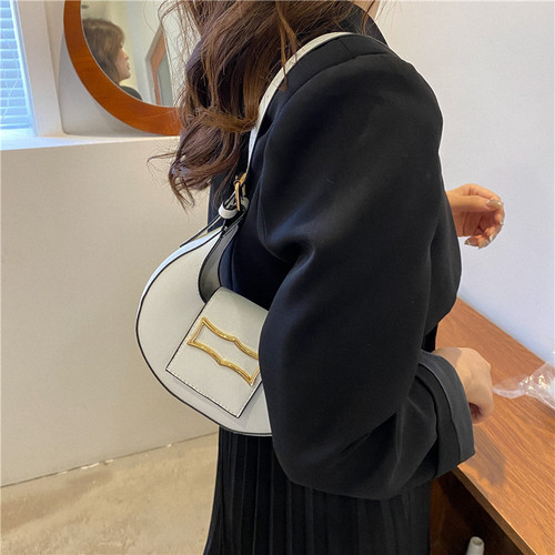 Minimalist Fashion Crescent Moon Bag for Women  Trendy New Summer Casual Stylish Ins Single Strap Underarm Bag for Women