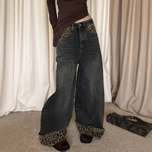 Vintage Levi's-style women's fashion denim jeans with a trendy, versatile American rolled hem, 2020 leopard print wide-leg pants, unique patchwork, loose straight-leg pants