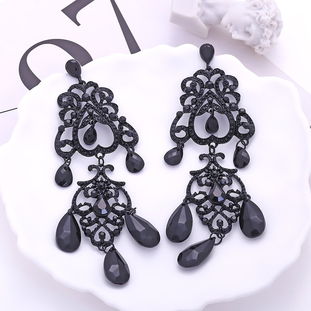 Elegant retro long earrings with tassels drop-shaped