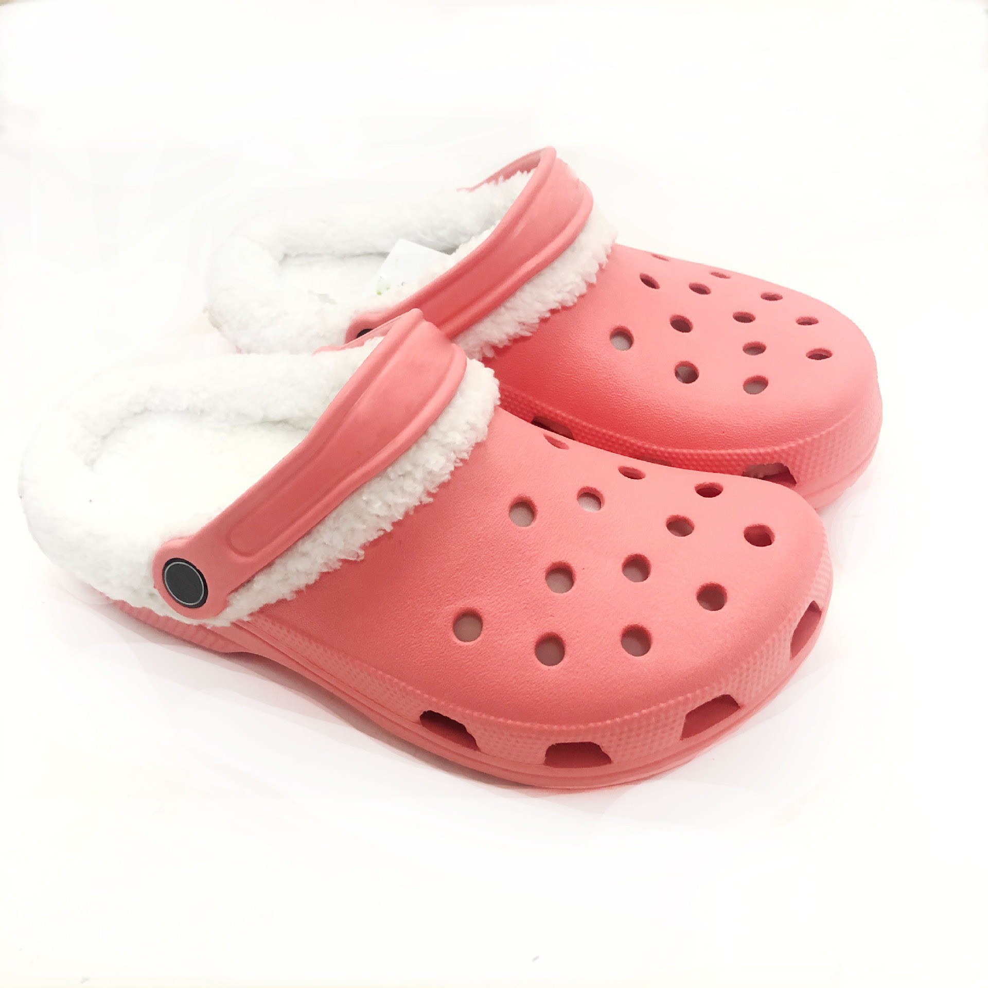 2025 zapatos clásicos para hombres y mujeres con una estrella de veludo ligera antideslizante caliente versátil zapatillas de playa al por mayor