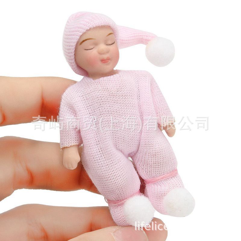 1:12 DOLLHOUSE DOLLHOUSE mini ceramic doll model pink sweater baby