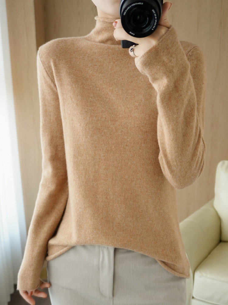 Curled half turtleneck gold camel