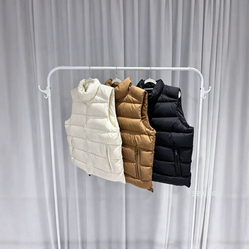 High-end Moncler Maya stand-up collar small logo down jacket vest TIB94 model, unisex, warm winter coat vest