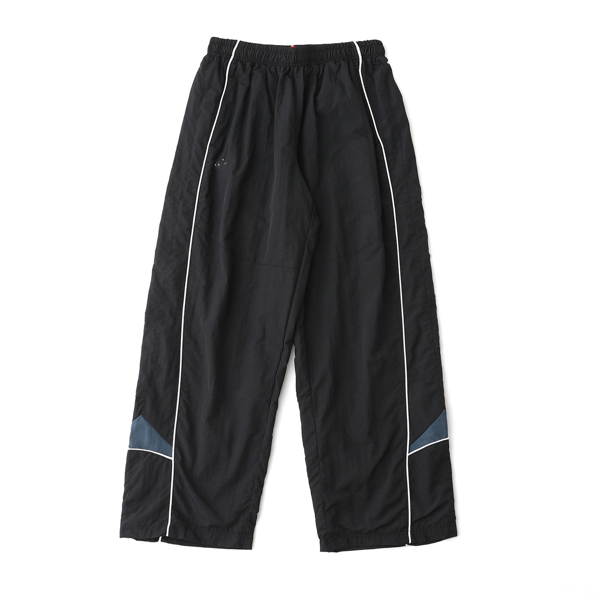 A3. pantalones negros