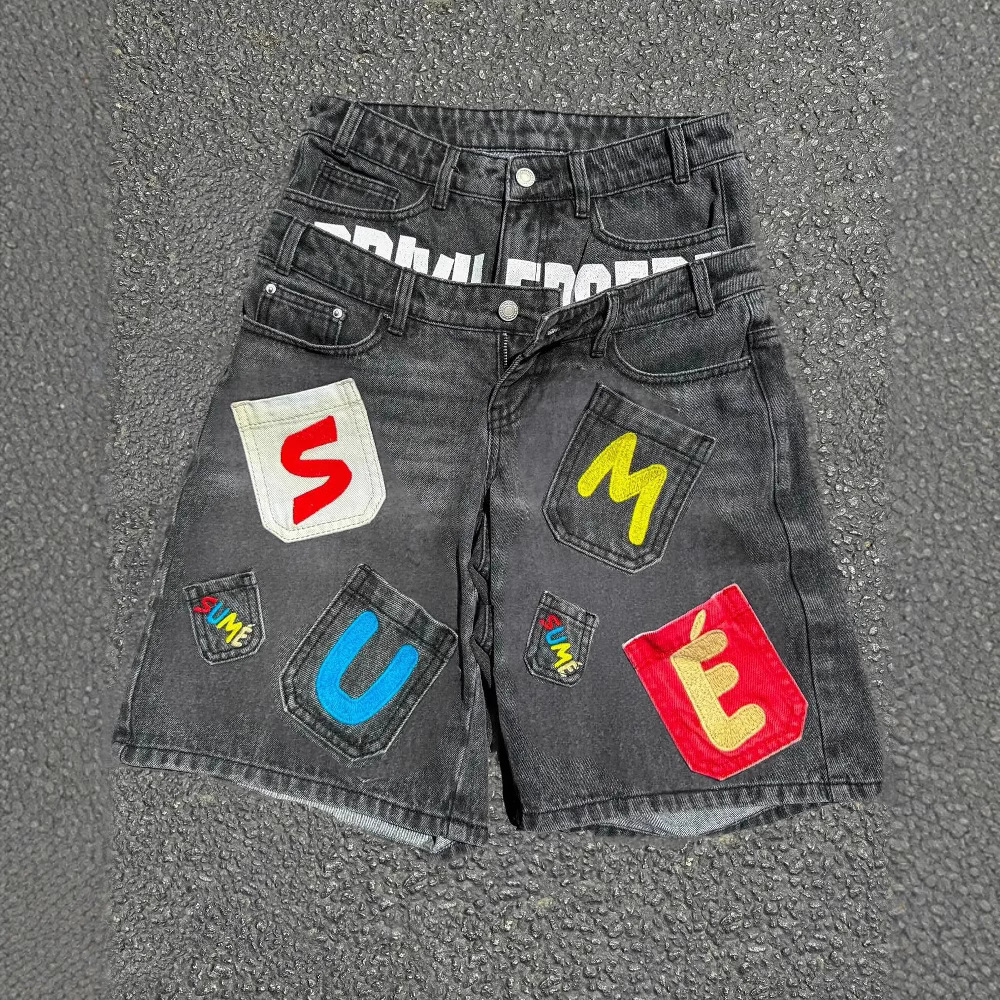 Pantalones cortos de mezclilla con costuras de letras de hip-hop europeo y americano, verano milenario, personalidad retro, moda, dos piezas de rock gótico falso