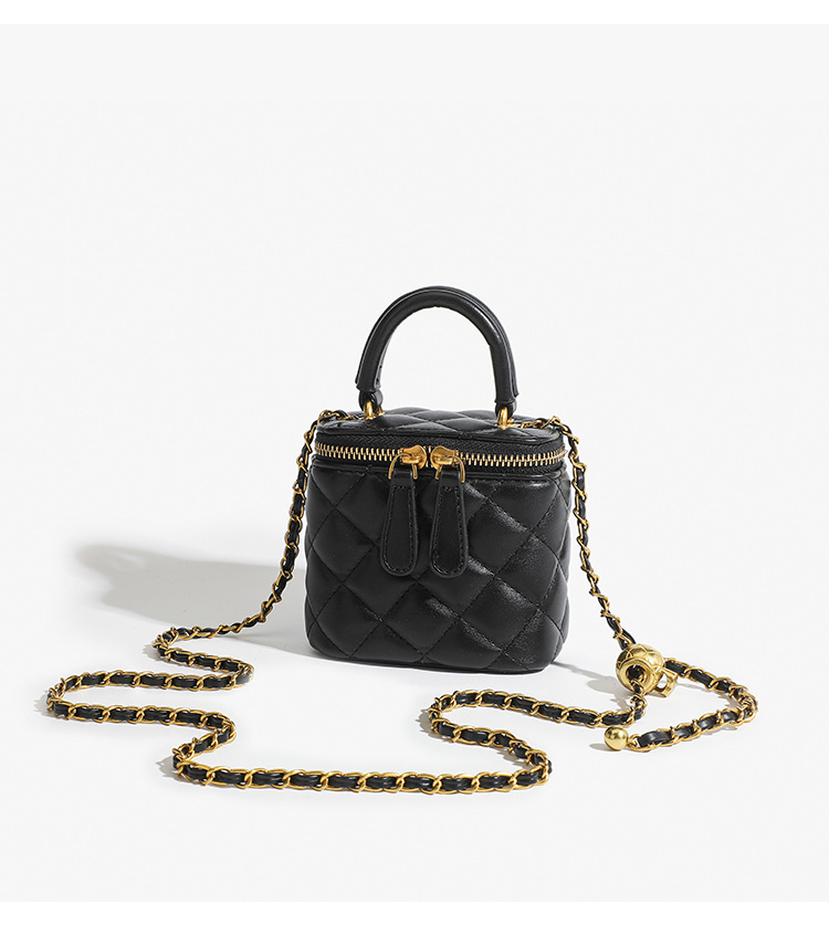 Xiaoxiangfeng Lingge Chain Small Square für Damen 2024 Neue vielseitige Mini-Umhängetasche mit goldenem Ball und Lippenstift_voghion.com