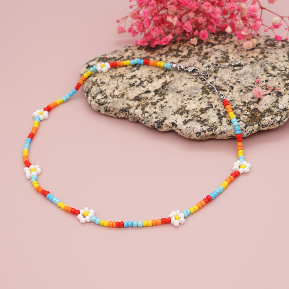 21 Glass Beads Handmade Beaded Stainless Steel Lobster Clasp Rainbow Little Daisy Necklace Women's Simple Clavicle Necklace display picture 5