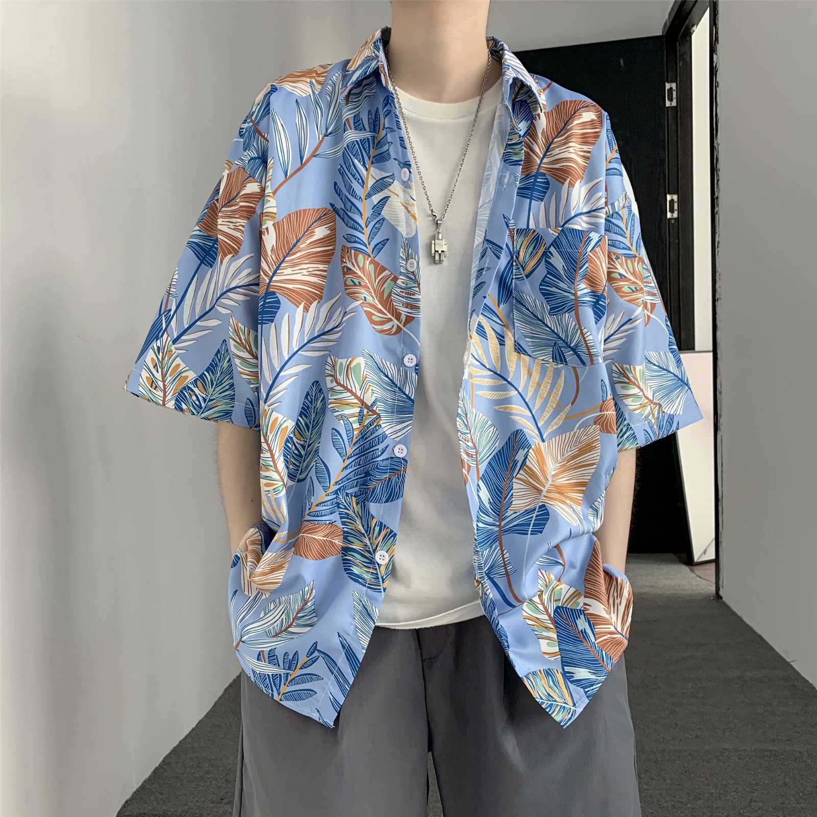 Estilo japonés retro floral camisa de manga corta de los hombres estilo coreano moda fresco todo partido guapo media manga hawaiana camisa de moda