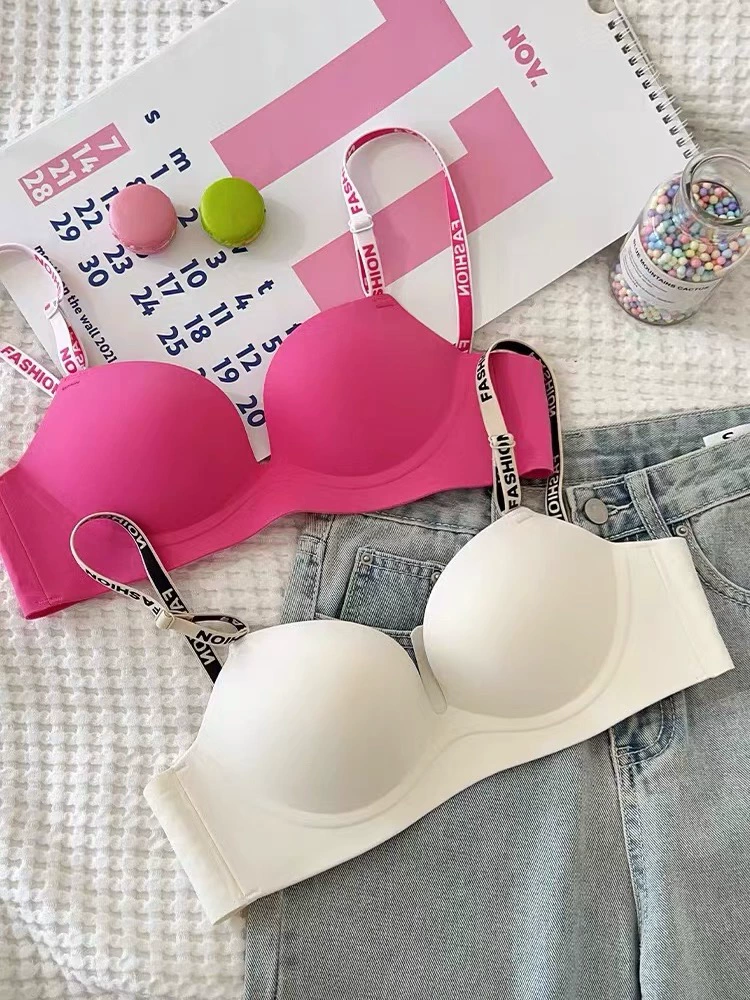 Нижнее белье женское маленькое сундук собрано без следов, мягкая поддержка