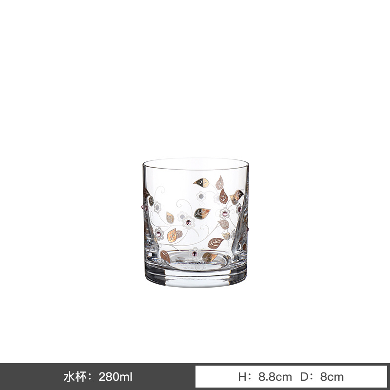 Tazas de cristal sin plomo importadas de alta calidad tazas de vino alto estilo europeo tazas de alto pie artesanía de relieve de lujo ligero tazas de champagne domésticas al por mayor