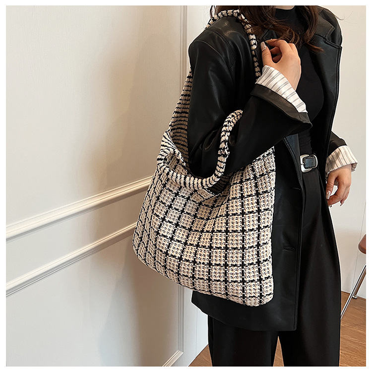 Women's Large Autumn&winter Knit Plaid Streetwear Square Open Shoulder Bag Handbag display picture 3