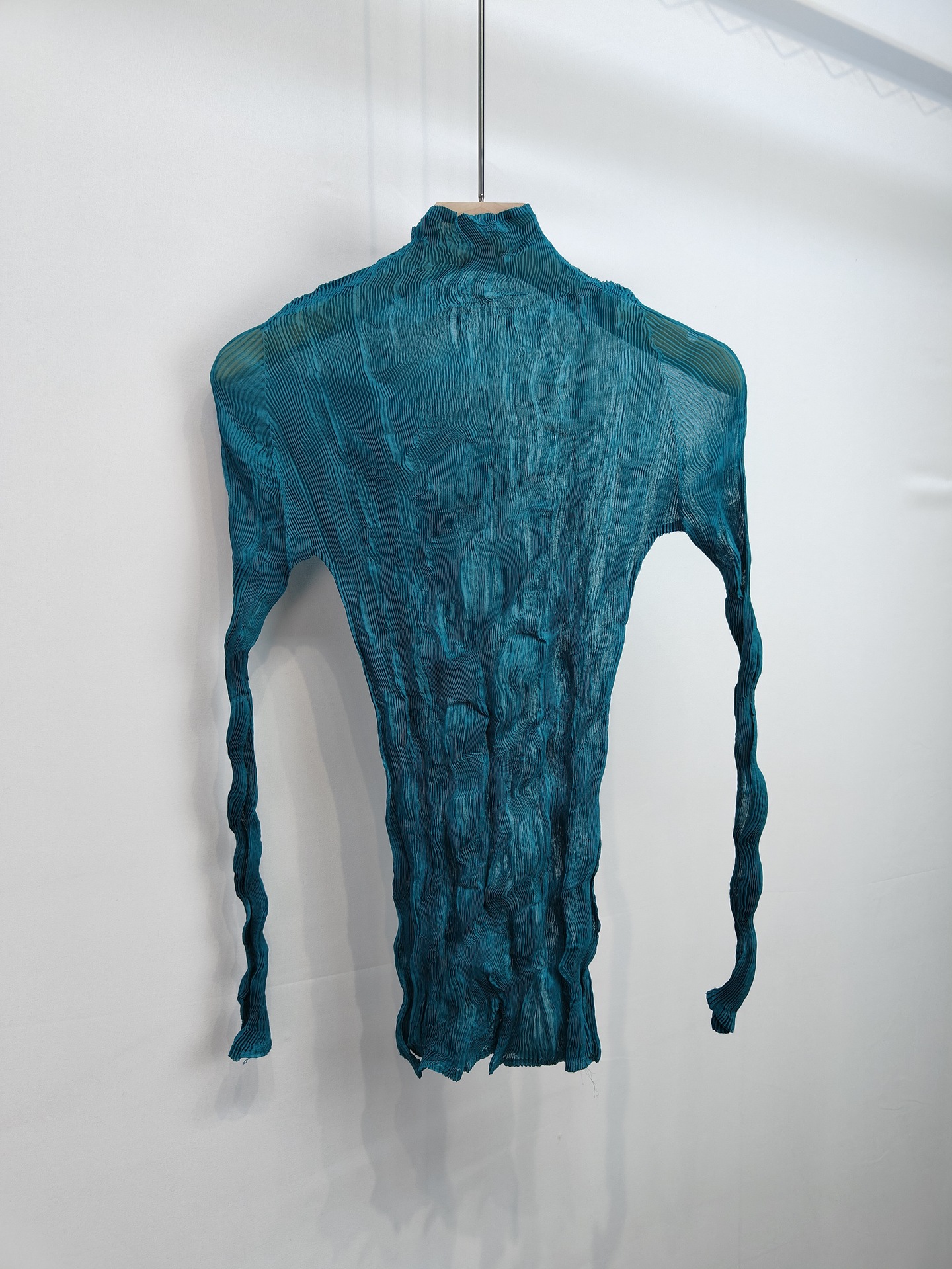 2025年プリーツトップス レディース 高級感 テンセル素材 透け感 レース 超伸縮性 スリムフィット 若見え 薄手Tシャツ