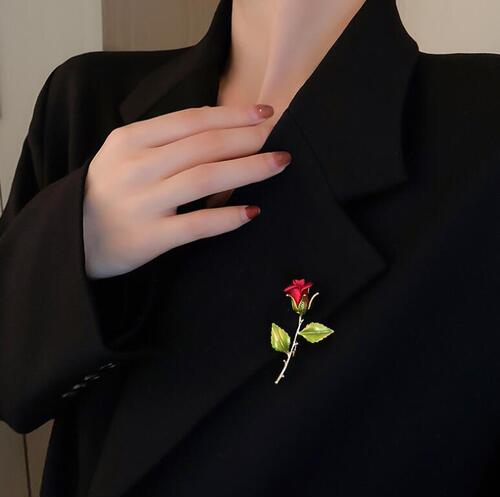 Camellia corsage, pearl flower, animal high-end butterfly brooch, small fragrant pin, coat and clothing accessories