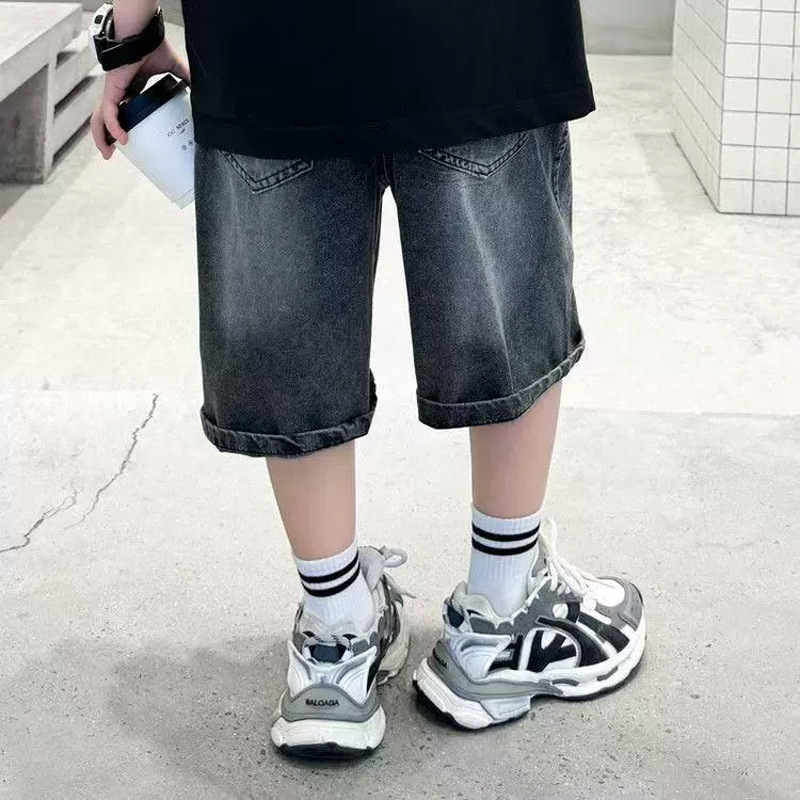 子供用パンツ 男の子用デニムショートパンツ おしゃれな黒色 男の子用夏用ミドルパンツ 韓国風 トレンドクール 2026 スポーツ夏服