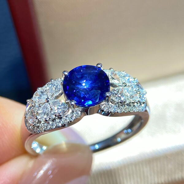 Organic sapphire stone inlay