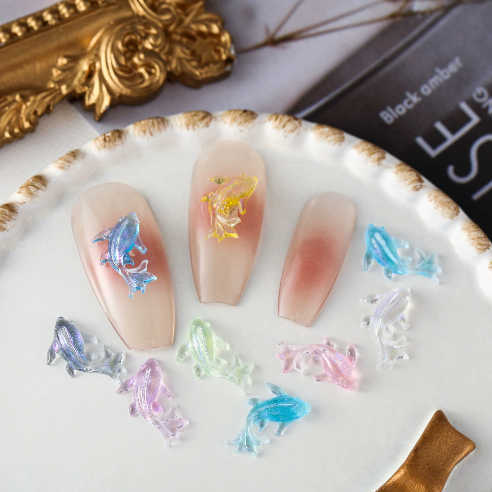 Aurora Symphony Little Dolphin Аксессуары для дизайна ногтей Трехмерный кристалл ледяной прозрачной смолы Маленькая золотая рыбка Удачи Koi Nail DIY