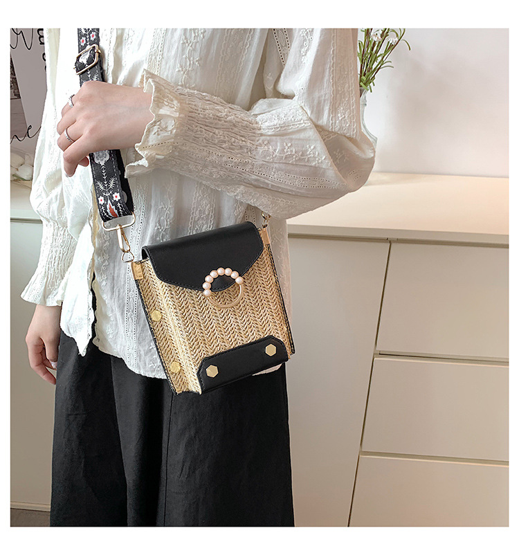 2022 New Fashion Wide Strap Crossbody Straw Small Square Bag display picture 3