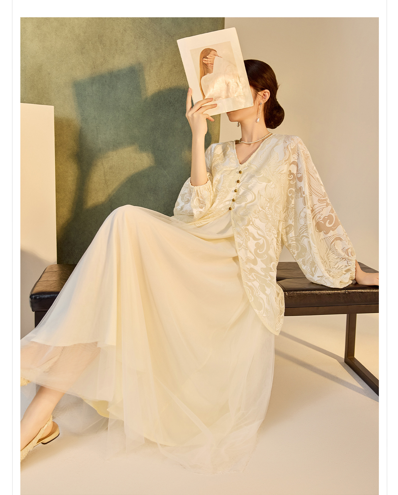 Đầm maxi nữ phong cách Trung Hoa cao cấp, tay dài, cổ cao, họa tiết in hoa cháy kết hợp ghép vải — bầu trời xanh, Màu trắng nhạt chi tiết 18