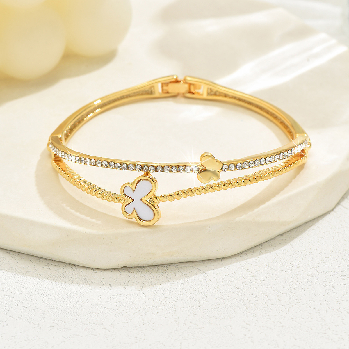 Brazalete de cuatro hojas de doble anillo de diamante de alto nivel coreano brazalete de aleación de moda universal brazalete de lujo ligero