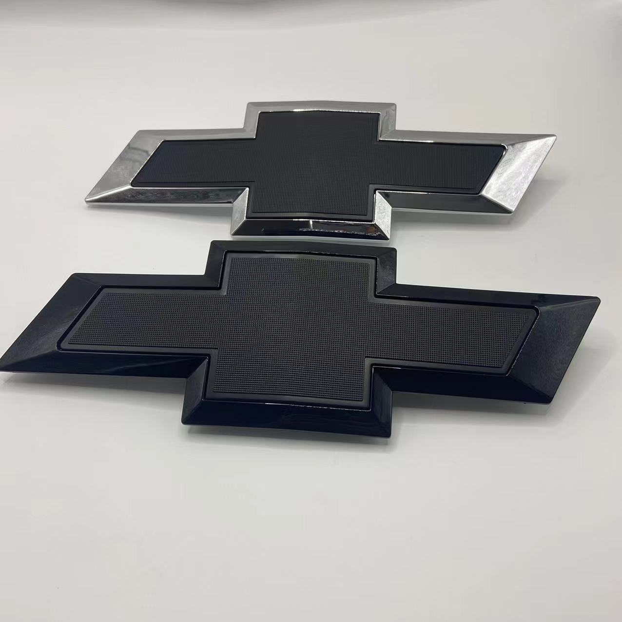 Suitable for Chevrolet pickup truck SILVERADO front and rear car logo Solod modified middle net logo rear trunk labeling