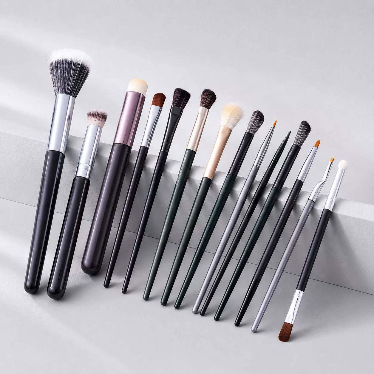 Concealer Brush Set — Full Contouring Makeup Kit, Multi-Piece Assorted Heads