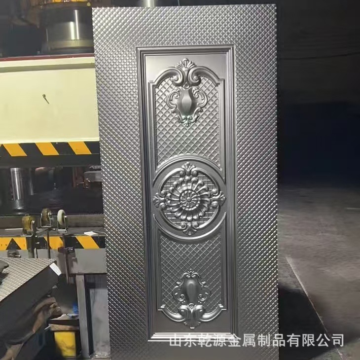 Fábrica de suministro directo de comercio exterior relieve panel de puerta de fachada puerta antirrobo puerta de entrada de patio puerta de hierro flor relieve