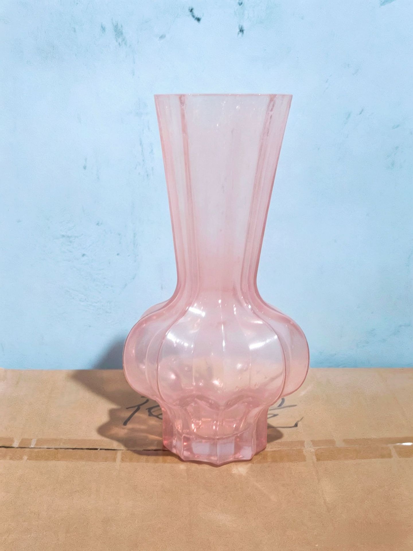 긴 목 야광 꽃병 핑크