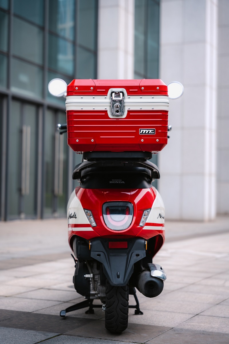 Suitable for Honda motorcycle tail box, retro trunk, scooter cargo box, helmet box, modification accessories, color box