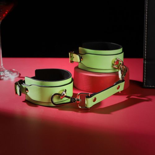 Sex toys, night-luminous leather handcuffs, bundled shackles, passion handbuckles, sm shackles, and leg rings, alternative pu toys