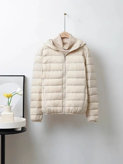 加工定制2025年冬季新款轻薄羽绒服女短款立领连帽轻便携白鸭绒服