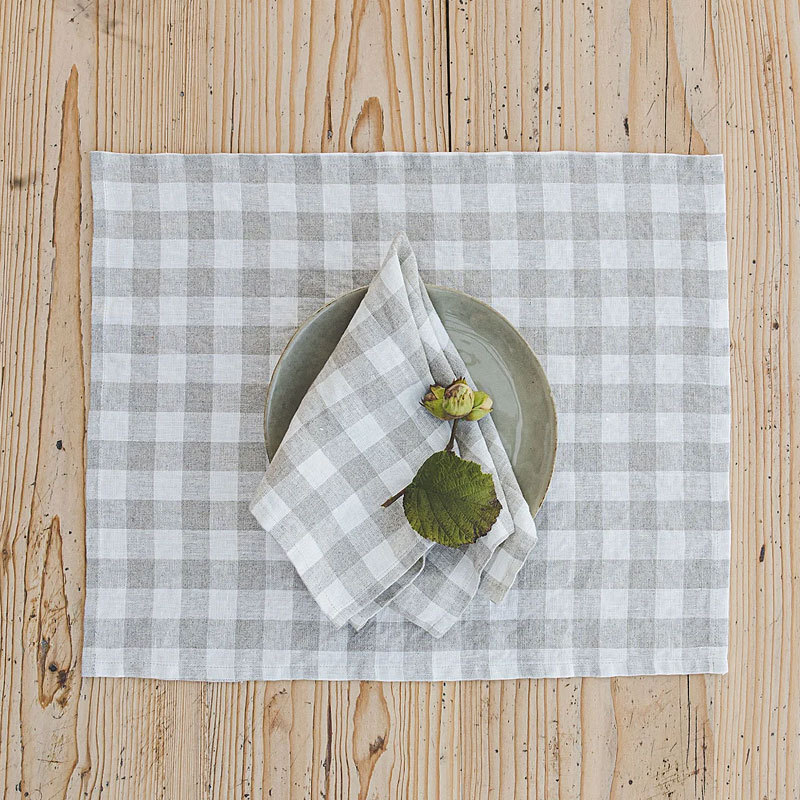 Cuadrado de lluvia y rocío (tela teñida)