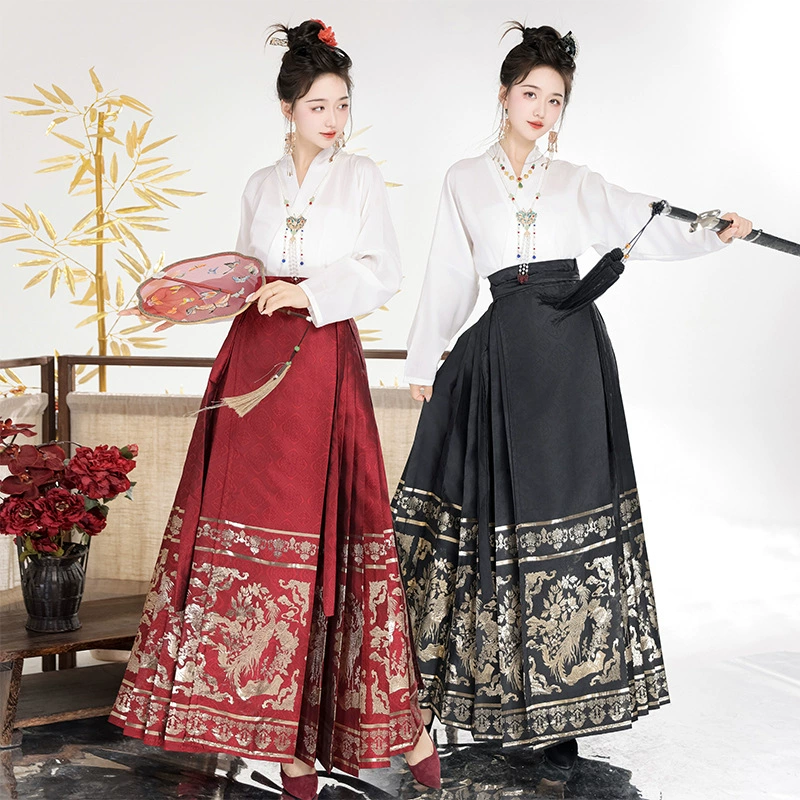 Плетеная золотая юбка с лапшой