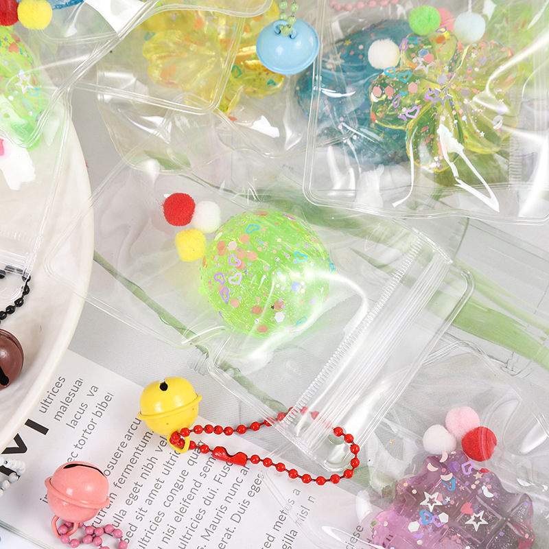 Colgante pequeño de dibujos animados, campana, pellizco, música creativa, colgante de mochila, descompresión de frutas, pellizco, fabricante de juguetes para niños al por mayor