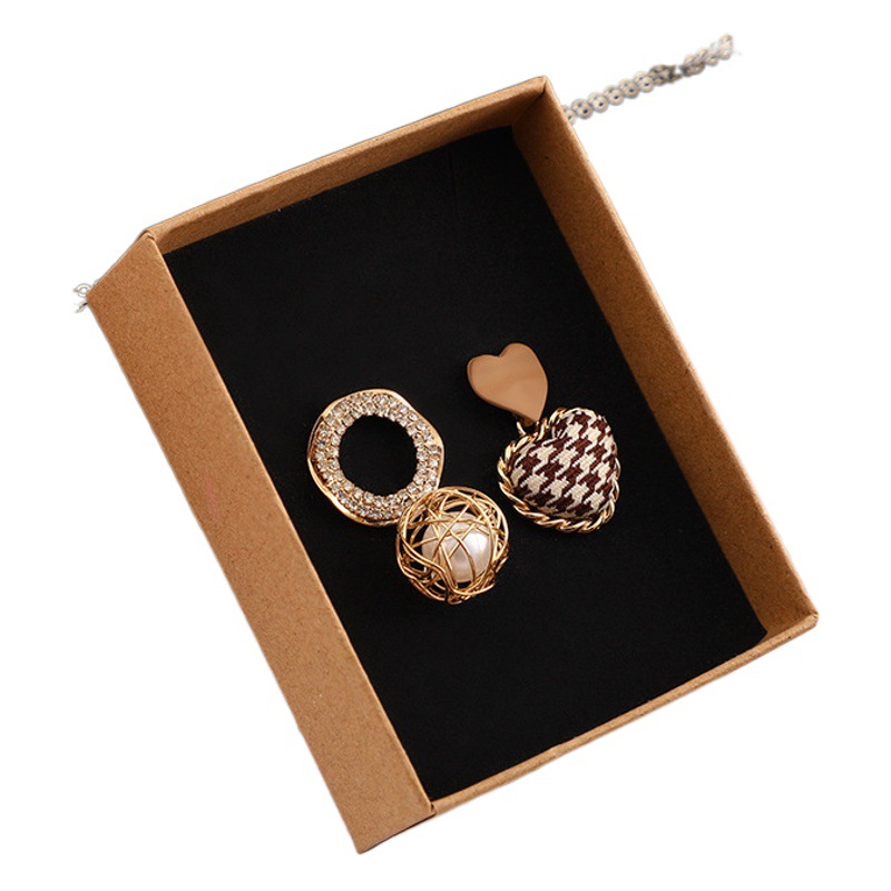 Clásico en stock Caja de joyería de papel Kraft multi-tamaño pendientes collar caja de joyería caja de regalo minimalista