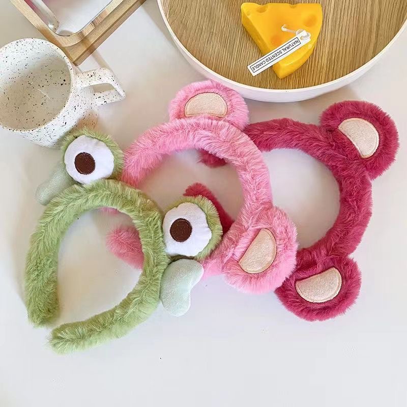 Otoño y invierno lindos bandas de cabello de ranas para mujeres máscaras faciales para lavar la cara dibujos animados de peluche bandejas de cabello extrañas tarjetas de cabello al por mayor