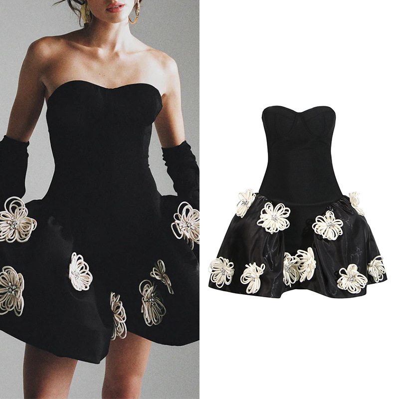 Abito da sera elegante da donna con dettagli floreali_voghion.com