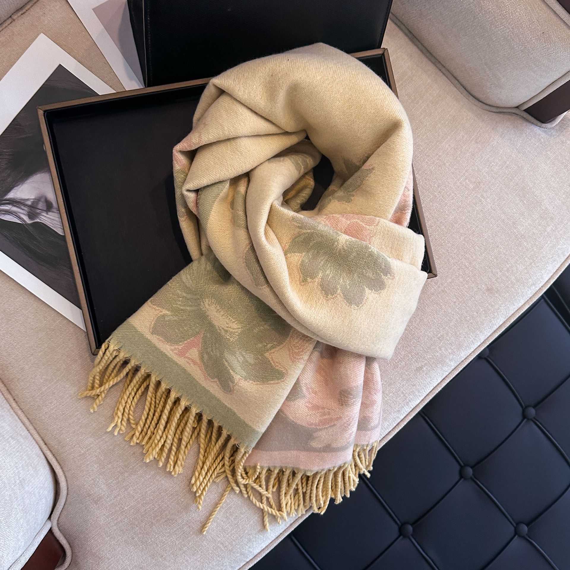 Daily Occasion Women's Vintage Style Ethnic Style Flower Core Spun Yarn Tassel Scarf