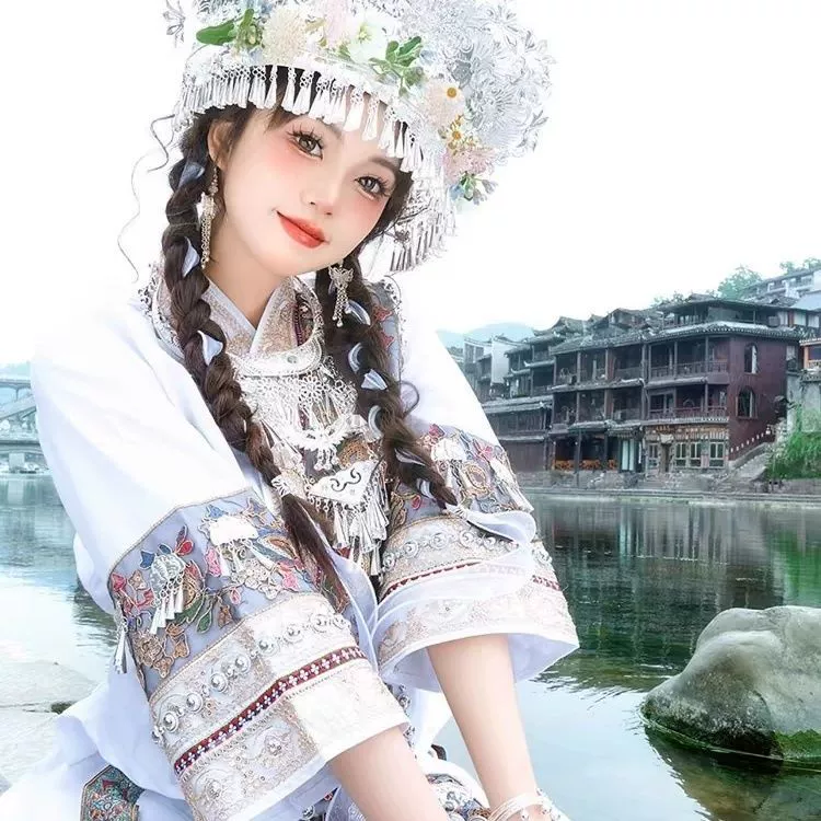 Весенне-летний новый стиль для девочек Miao, простая белая свежая одежда Miao Tujia, этническая фотография села Феникс Миао