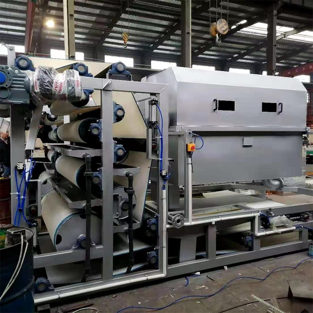 转鼓式污泥浓缩一体机用于污泥脱水机房。不锈钢材质运行稳定