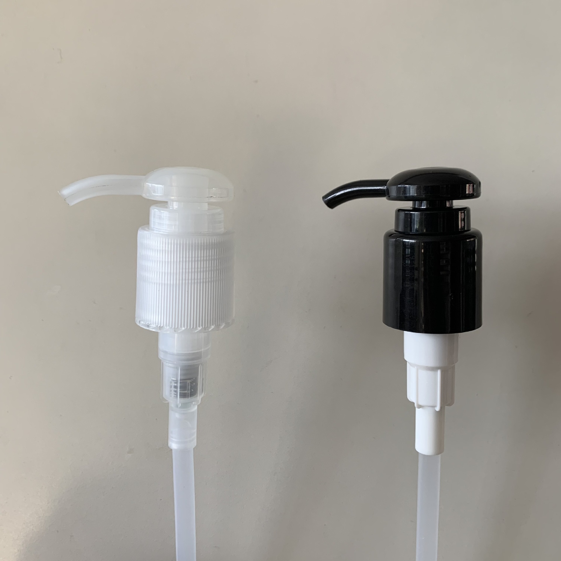 厂家供应螺纹乳液泵 白色按压式洗手液泵 乳液泵