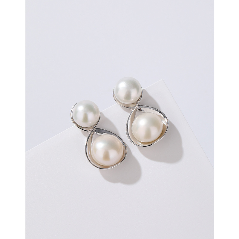 Cruz de perlas de agua dulce pendientes de plata esterlina 925 Luz de lujo nicho diseño temperamento francés alto sentido pendientes femeninos