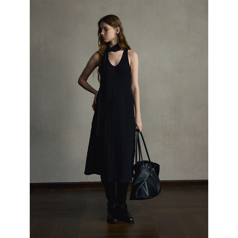 【Shiji】Puff Textured Pleated Dress with Simple Scarf and Ribbons, Straight Loose Long Dress M63559 【Shiji】Puff Textured Pleated Dress with Simple Scarf and Ribbons, Straight Loose Long Dress M63559