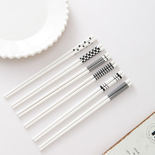 Hepburn simple ceramic chopsticks, easy to clean, high temperature resistance, healthy internet celebrity, high appearance, bone china chopsticks for home use for eating, wholesale