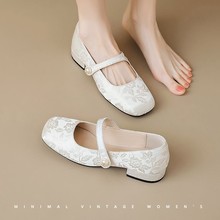 新中式缎面低跟玛丽珍鞋女2025春季新款山茶花配裙子旗袍粗跟单鞋