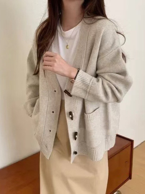 2025 秋冬新スタイルホーンボタンニットカーディガン女性の韓国スタイルルーズシンプルカジュアル怠惰なスタイルのセータージャケット|undefined
