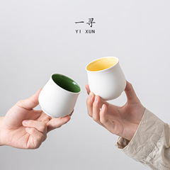 小さなデザインの陶磁器のコーヒーカップを探しています。