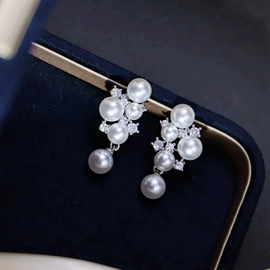 项链;耳钉;手链