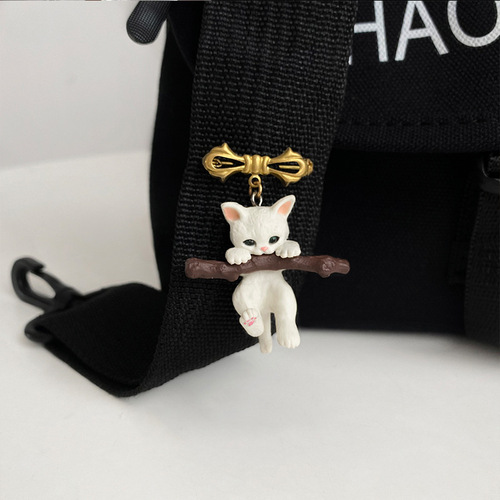 Factory direct sales cute cat brooch holding a branch, cartoon suit men's fixed decorative pin anti-exposure brooch for women