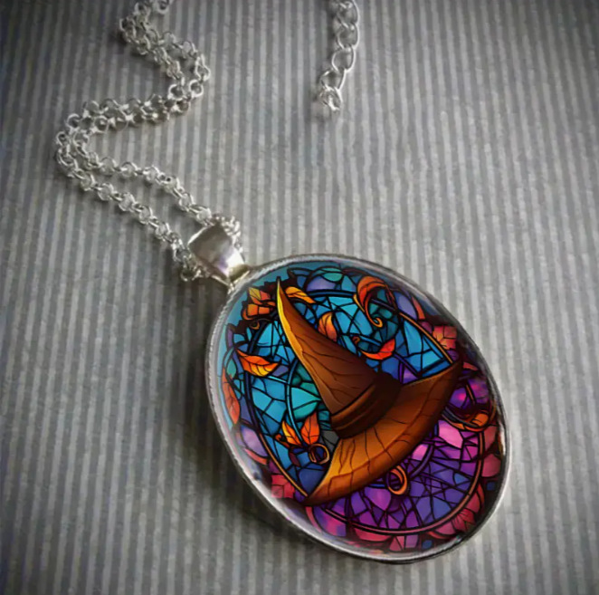 XLL-132 Oval Glass Pendant Necklace with Straw Hat Pattern