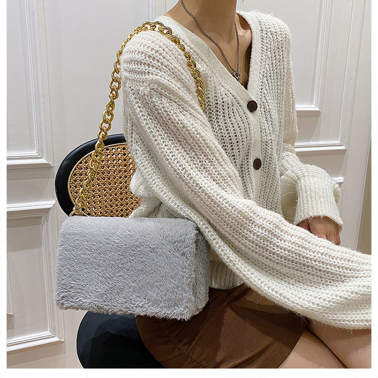 Simple Fashion Solid Color Plush Chain Shoulder Square Bag Wholesale Nihaojewelry display picture 15